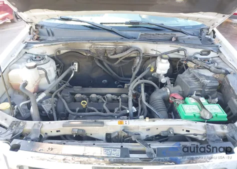 2012 Ford Escape Xls z USA, uszkodzony, nr VIN 1FMCU0C79CKB33807